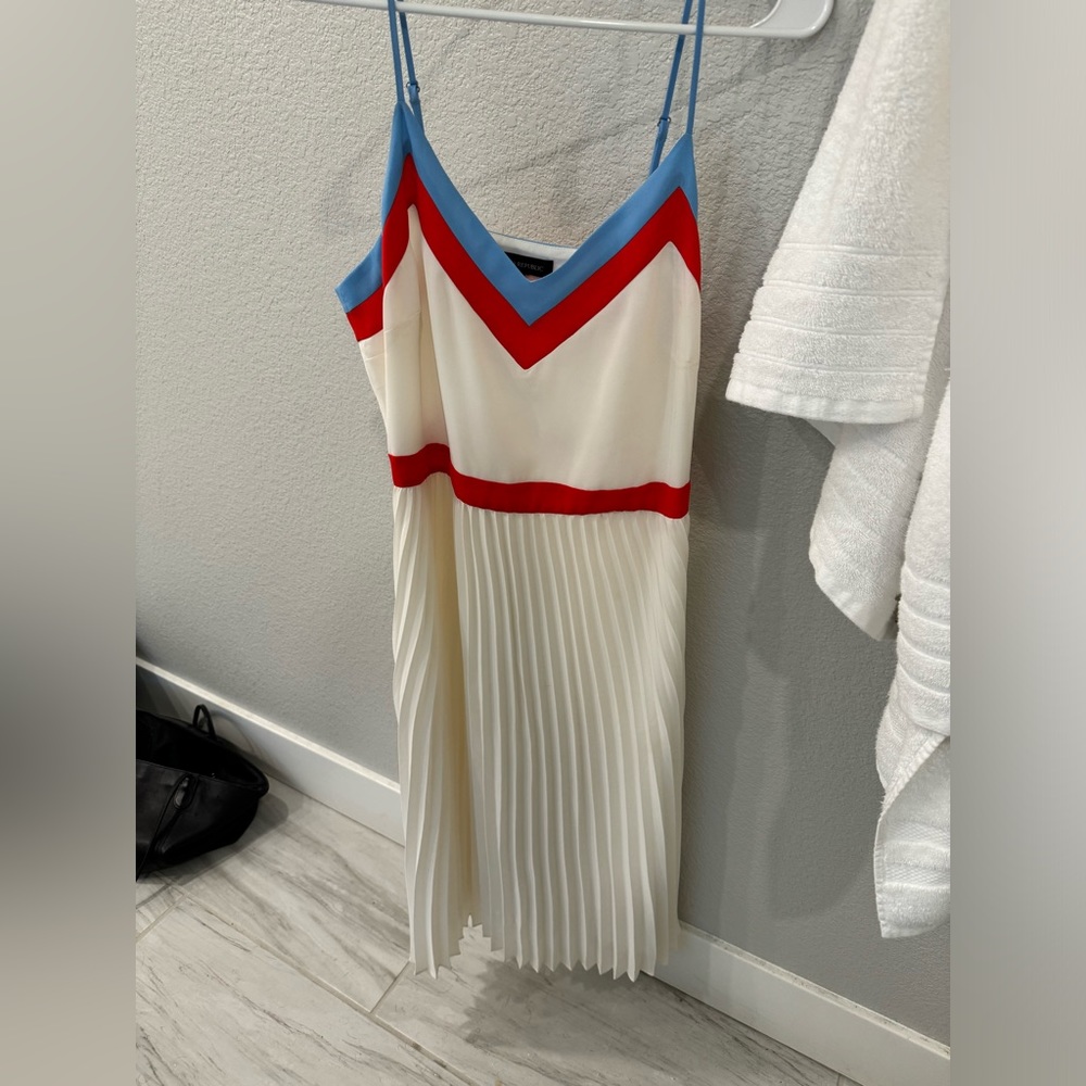 New without tags Banana Republic dress. Never worn. Beautiful fit.